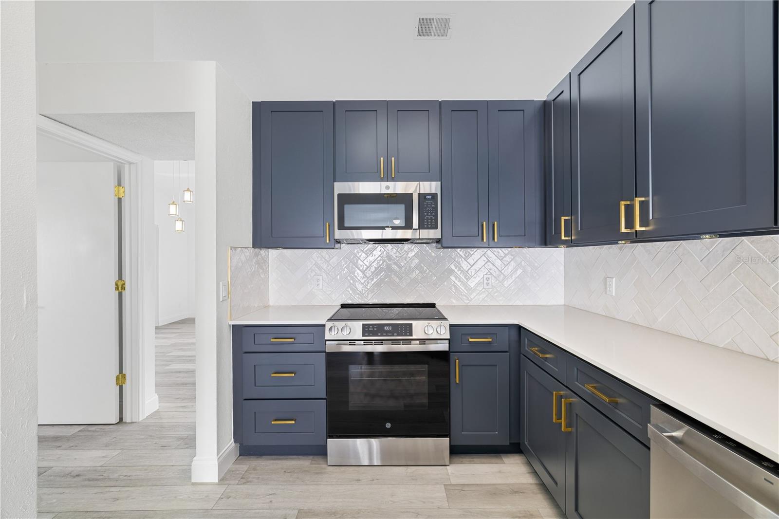 Image 18 of 40 For 8312 Fort Clinch Avenue