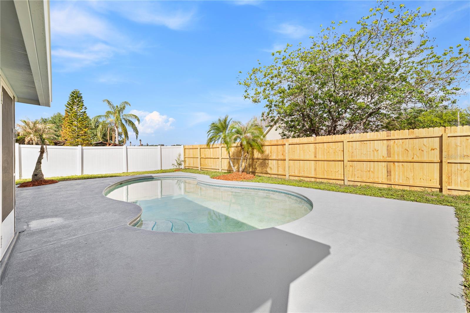 Image 34 of 40 For 8312 Fort Clinch Avenue