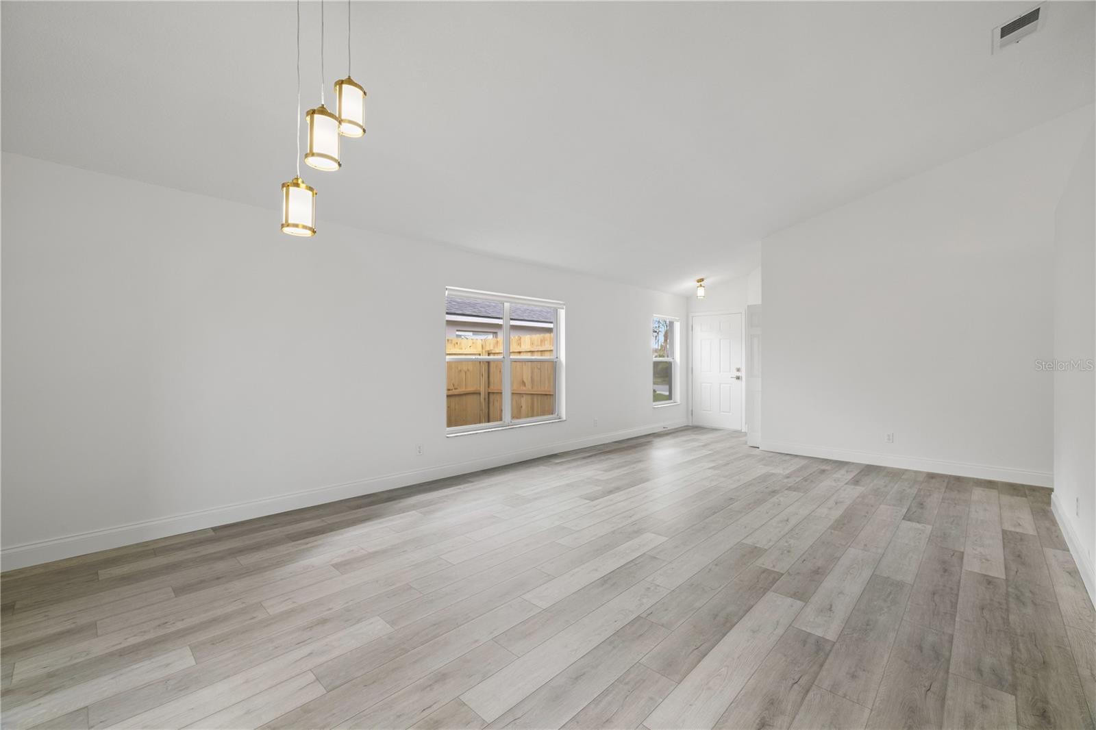 Image 7 of 40 For 8312 Fort Clinch Avenue