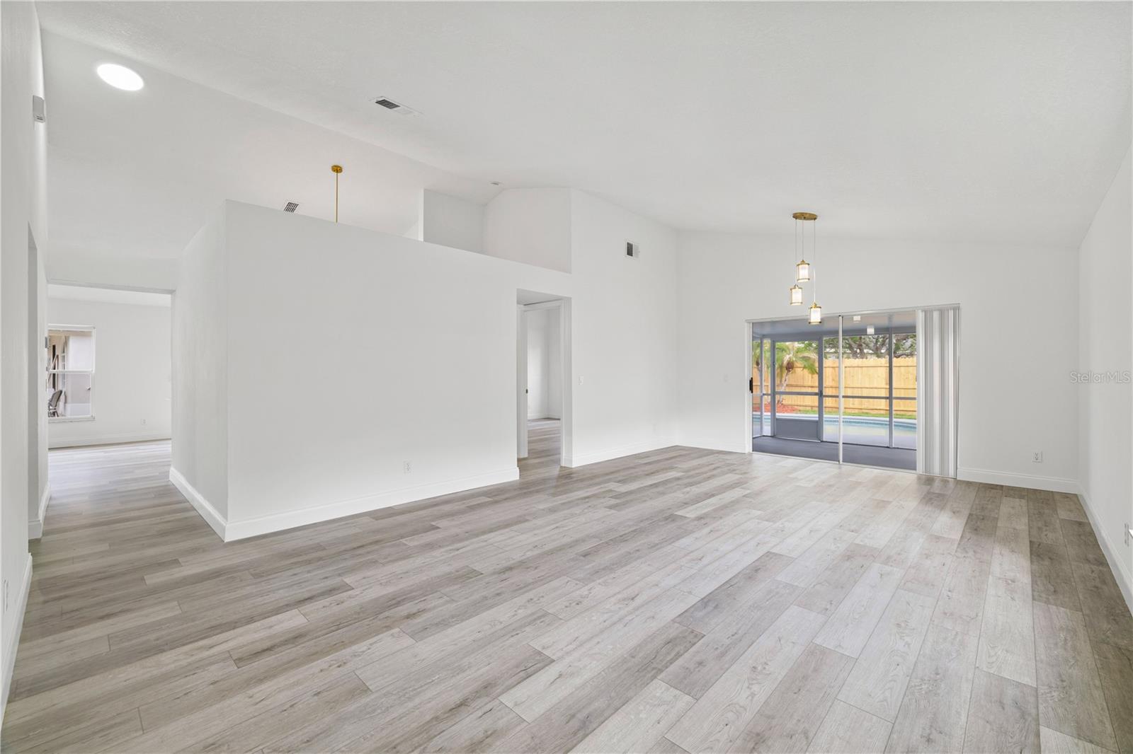 Image 8 of 40 For 8312 Fort Clinch Avenue