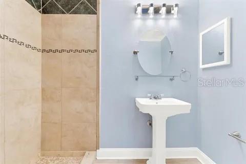 Image 10 of 16 For 1000 Winderley Place 5