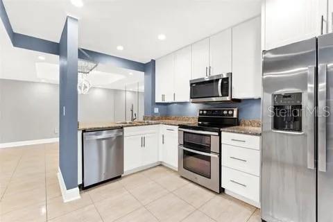 Image 5 of 16 For 1000 Winderley Place 5