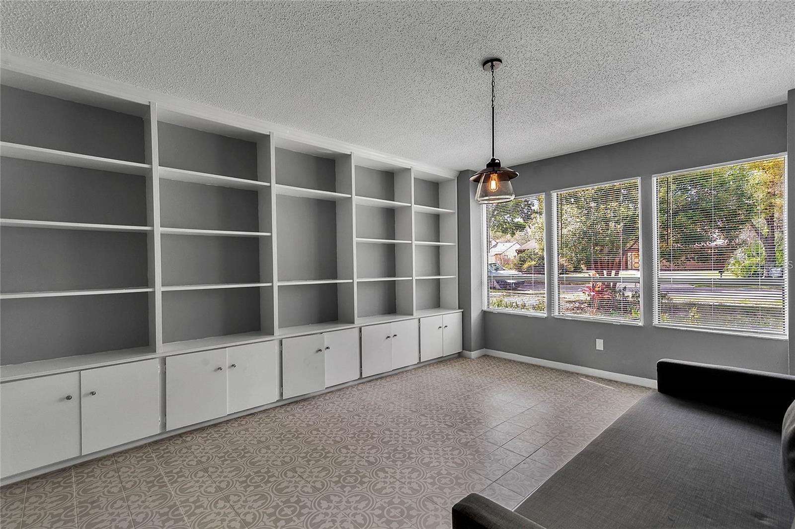 Image 12 of 21 For 5607 Spring Run Avenue