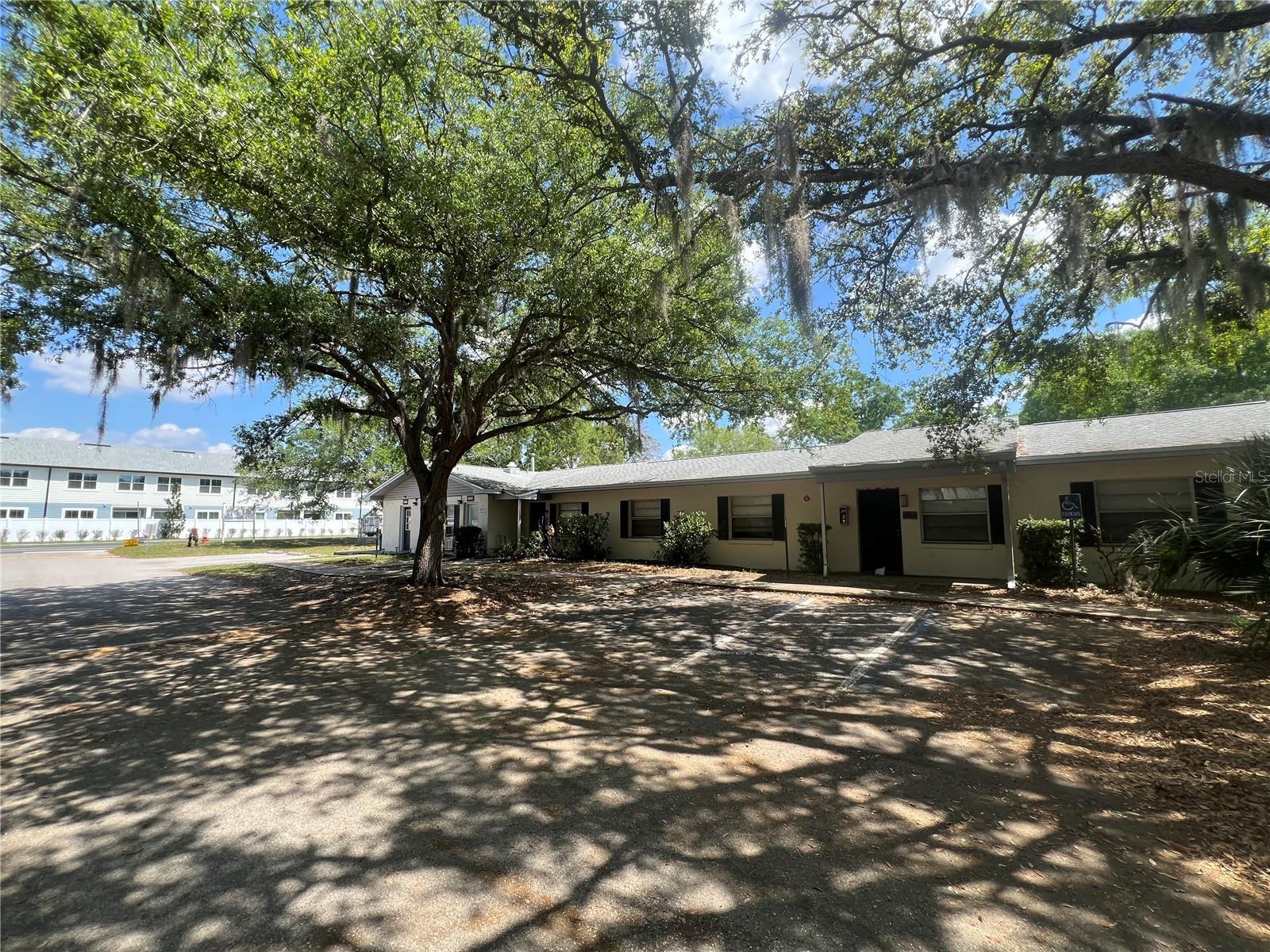 Image 10 of 15 For 1000 Caroline Street