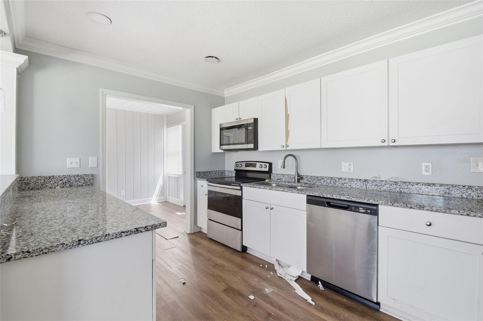 Image 22 of 51 For 2513 16th Avenue W