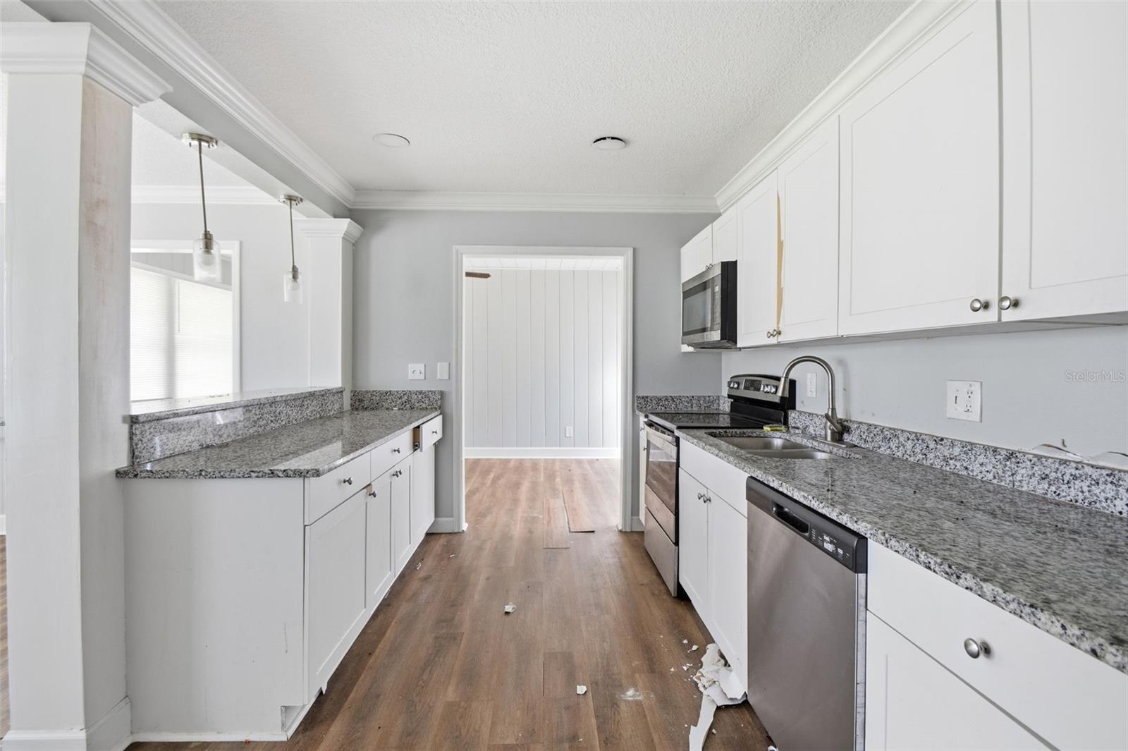 Image 23 of 51 For 2513 16th Avenue W