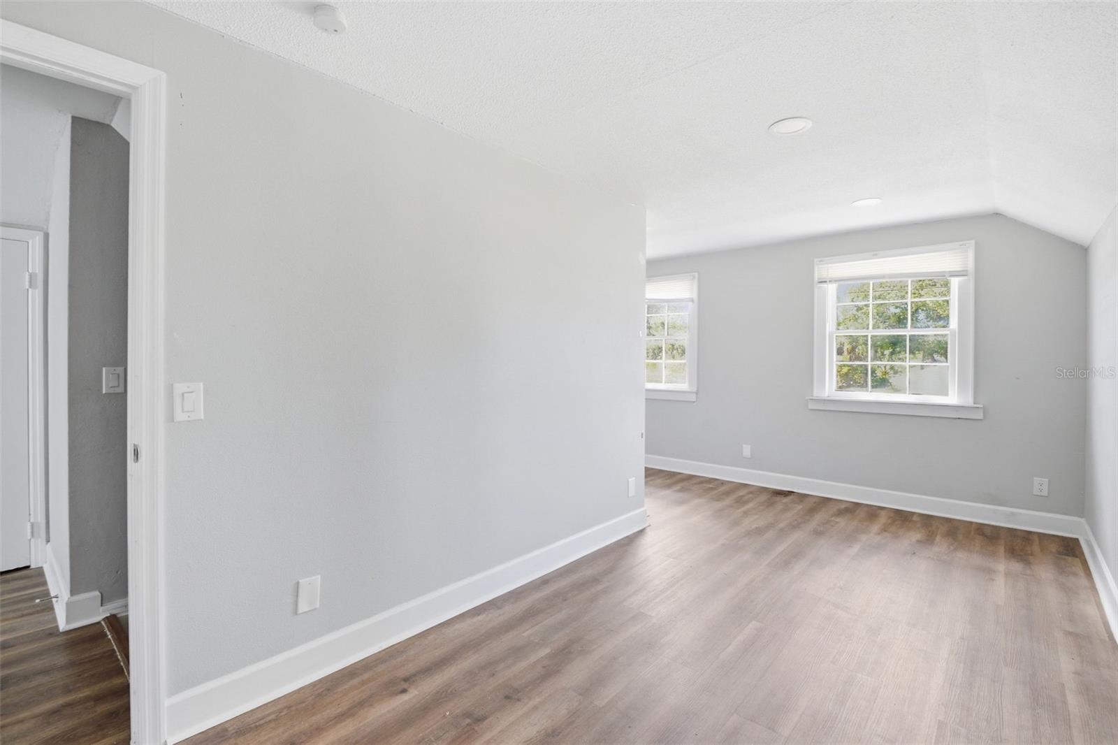 Image 27 of 51 For 2513 16th Avenue W