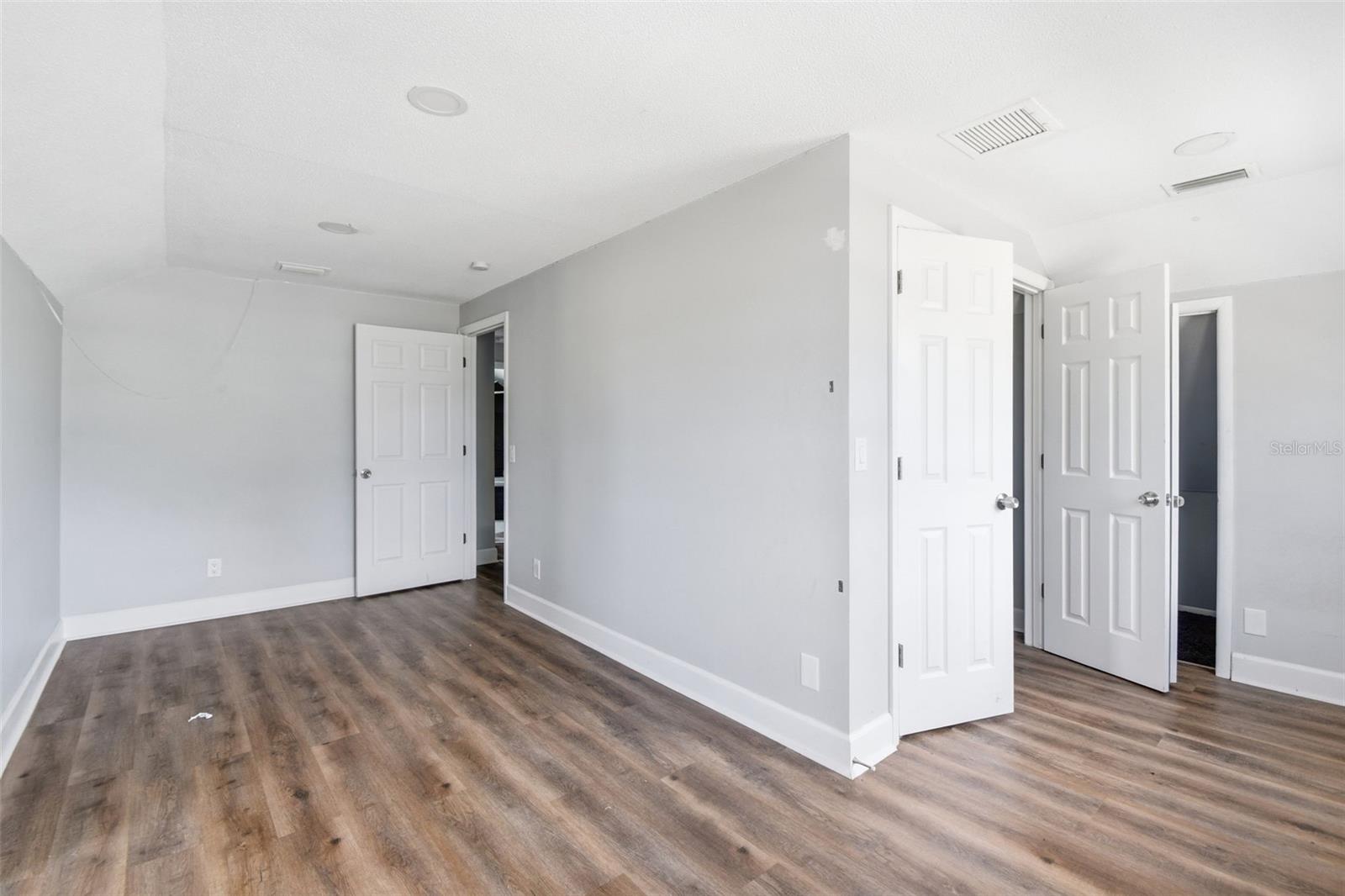 Image 28 of 51 For 2513 16th Avenue W