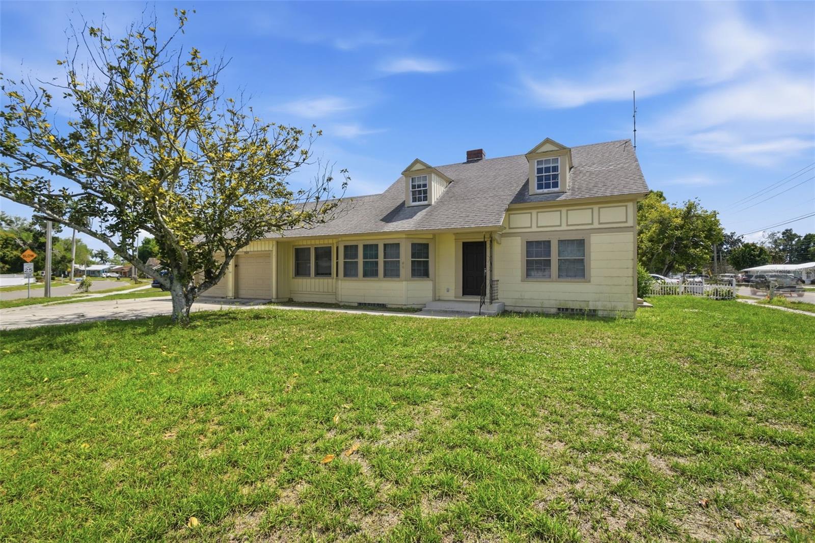 Image 3 of 51 For 2513 16th Avenue W