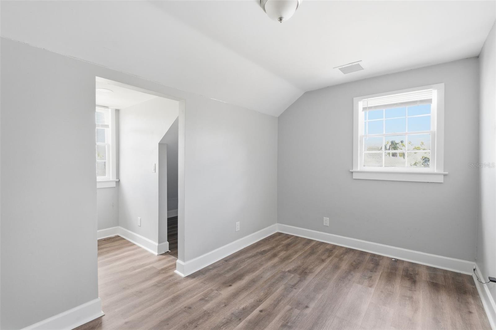 Image 30 of 51 For 2513 16th Avenue W