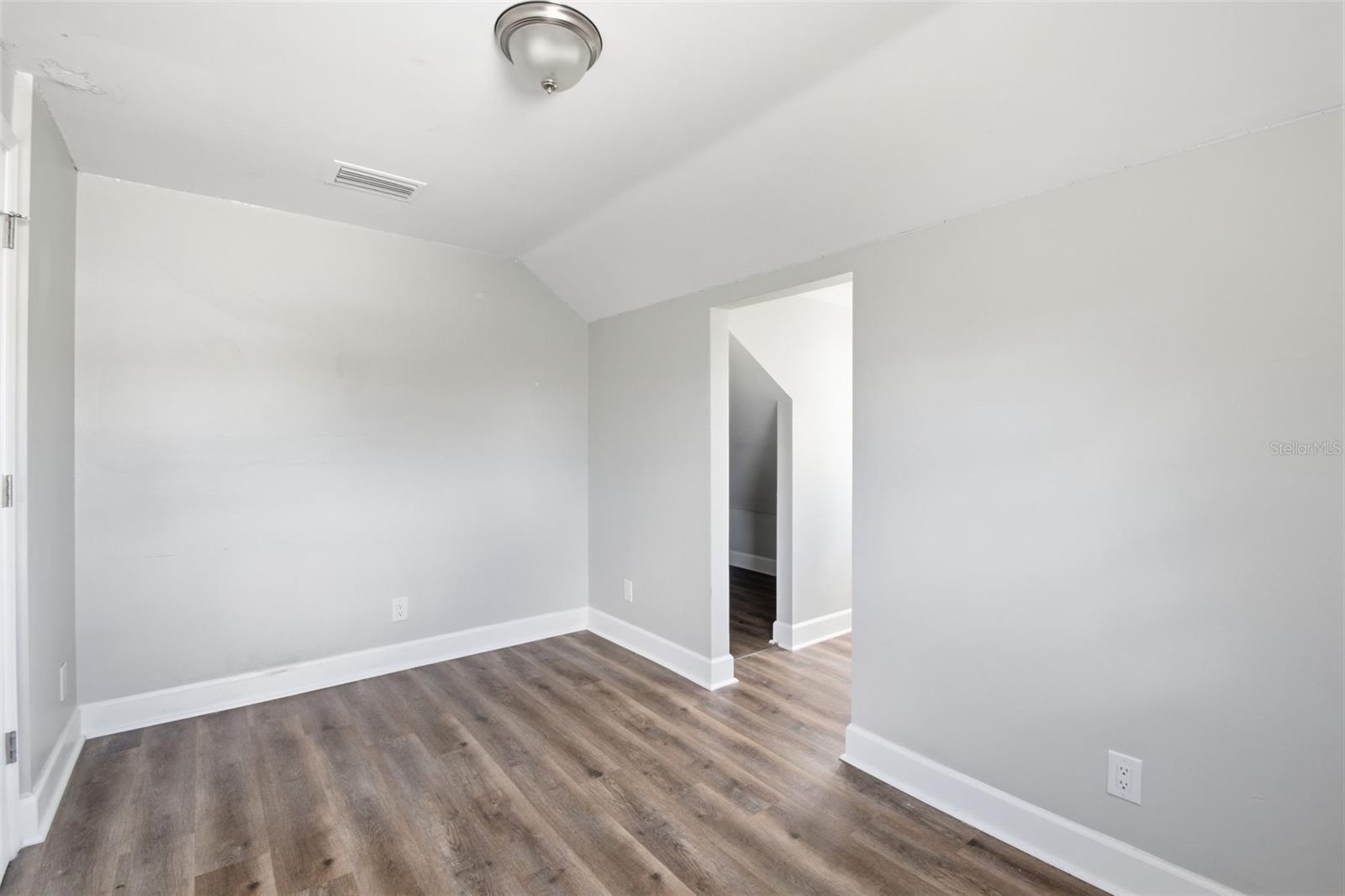 Image 31 of 51 For 2513 16th Avenue W