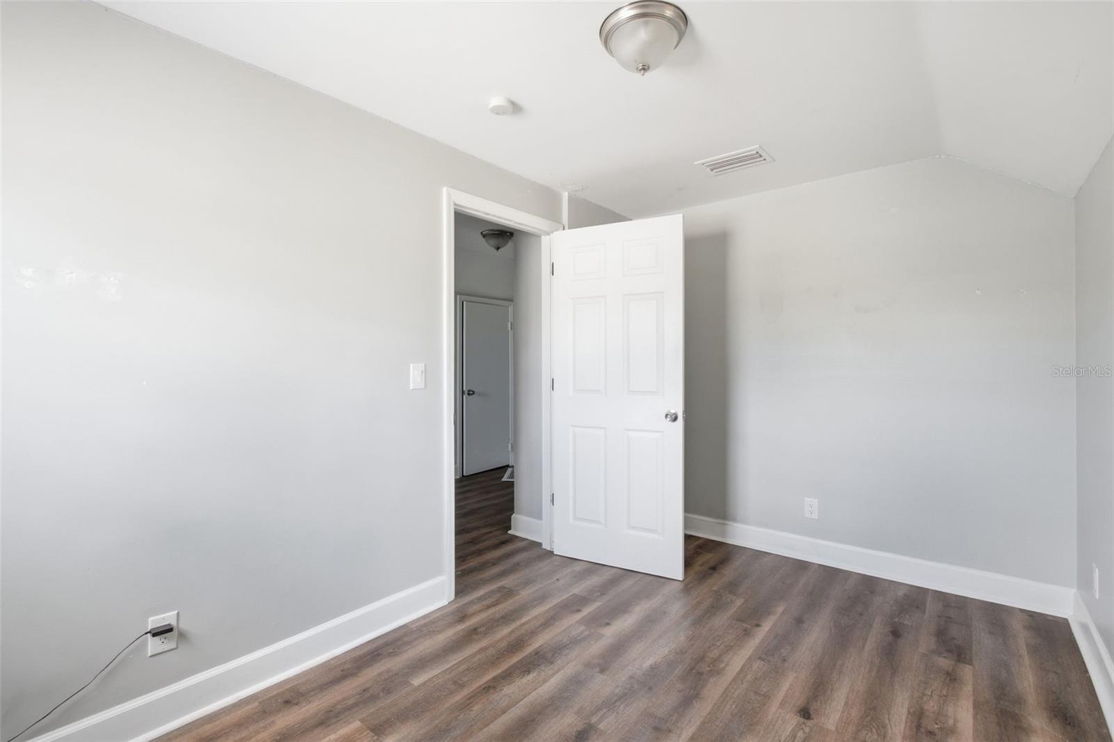 Image 32 of 51 For 2513 16th Avenue W