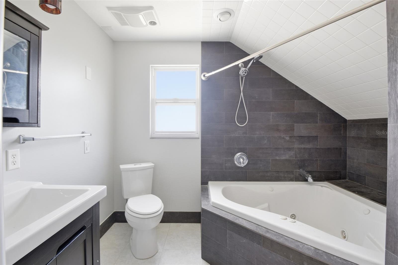 Image 43 of 51 For 2513 16th Avenue W