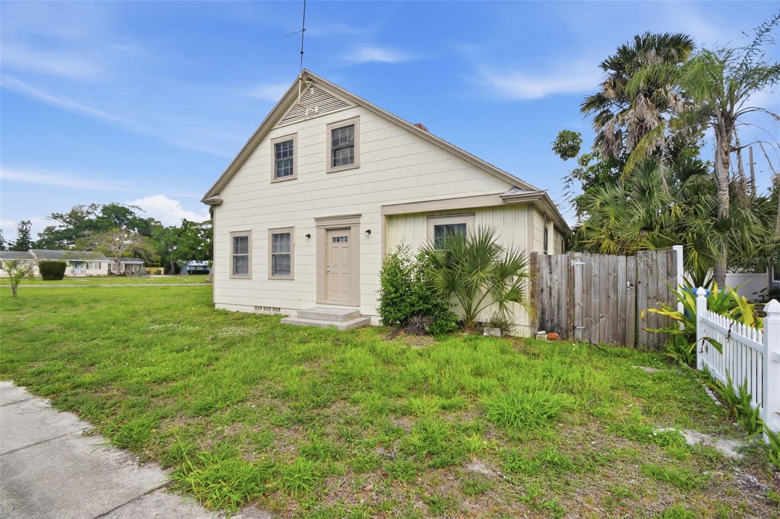 Image 6 of 51 For 2513 16th Avenue W