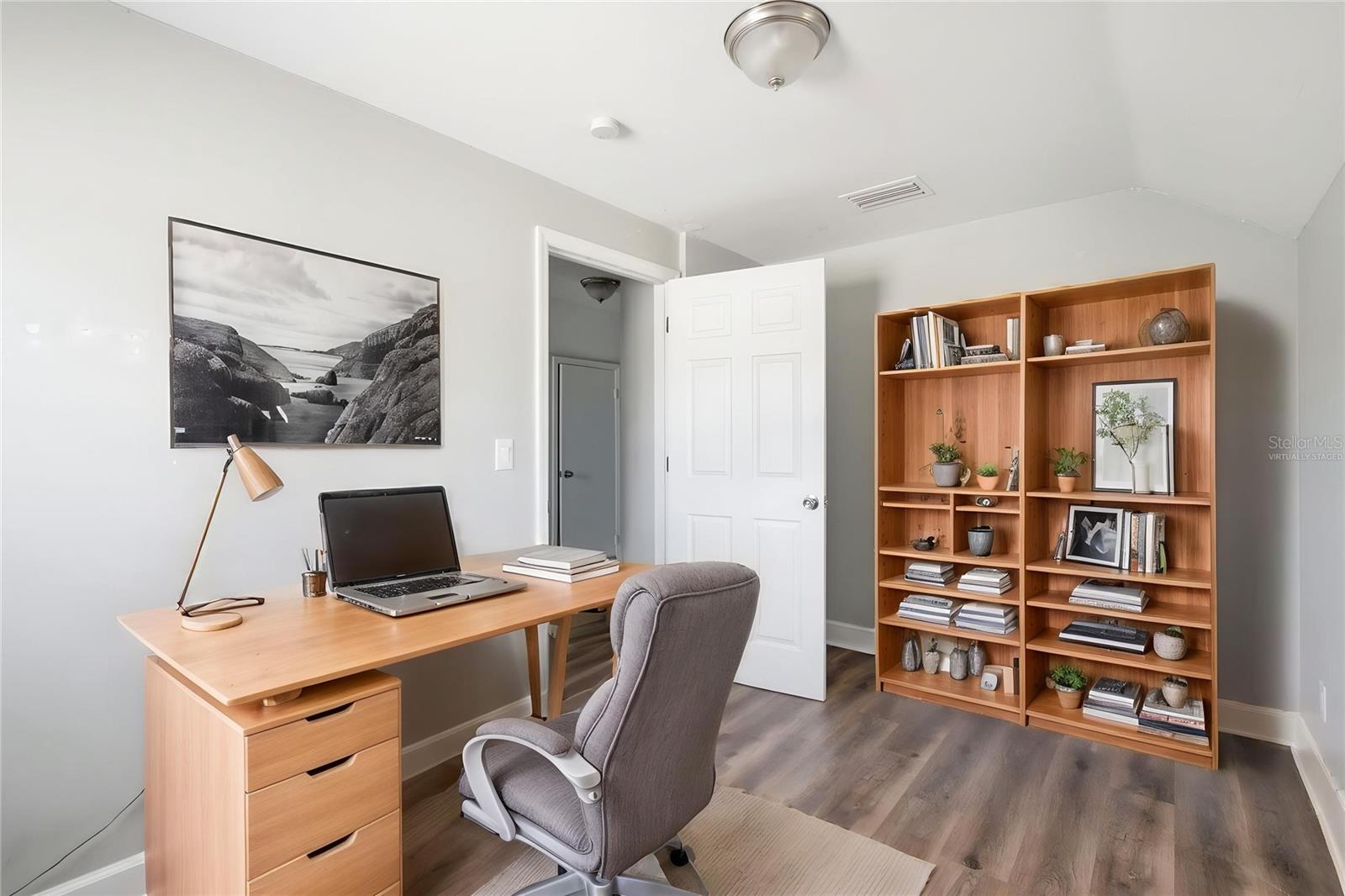 Image 9 of 51 For 2513 16th Avenue W