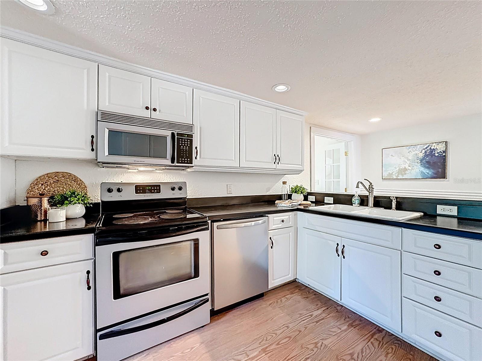 Image 52 of 78 For 1148 Grandview Street