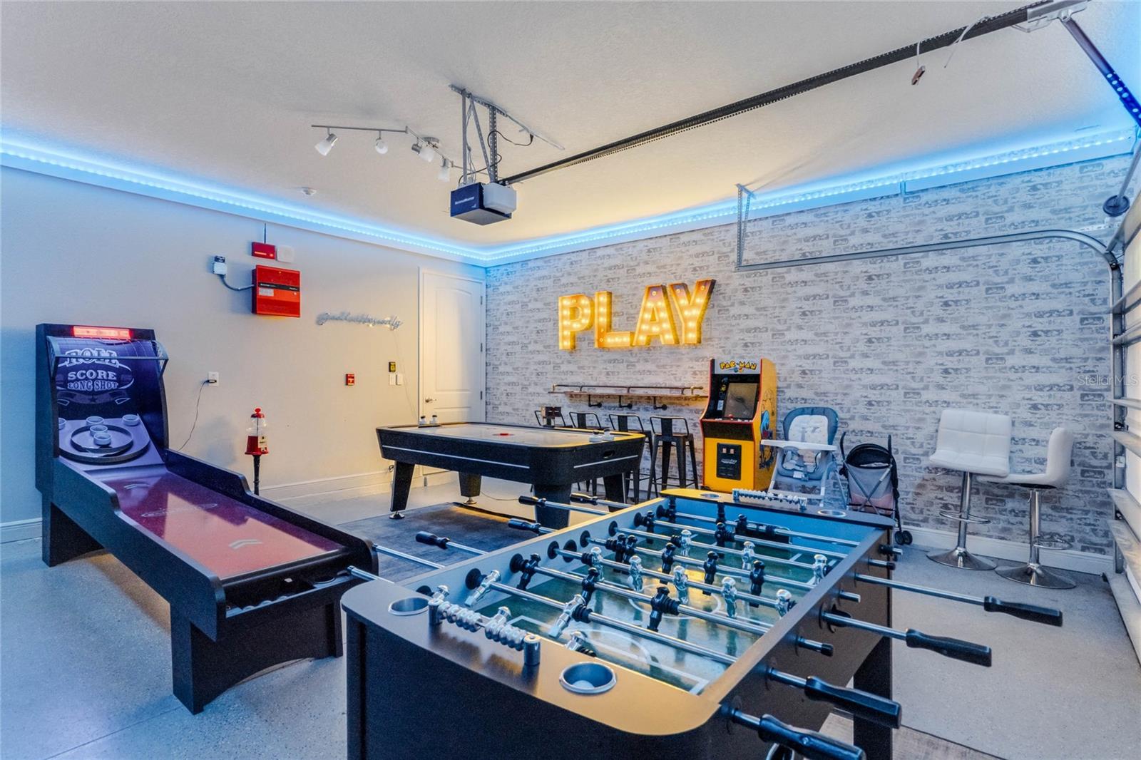 Image 11 of 80 For 7723 Graben Street