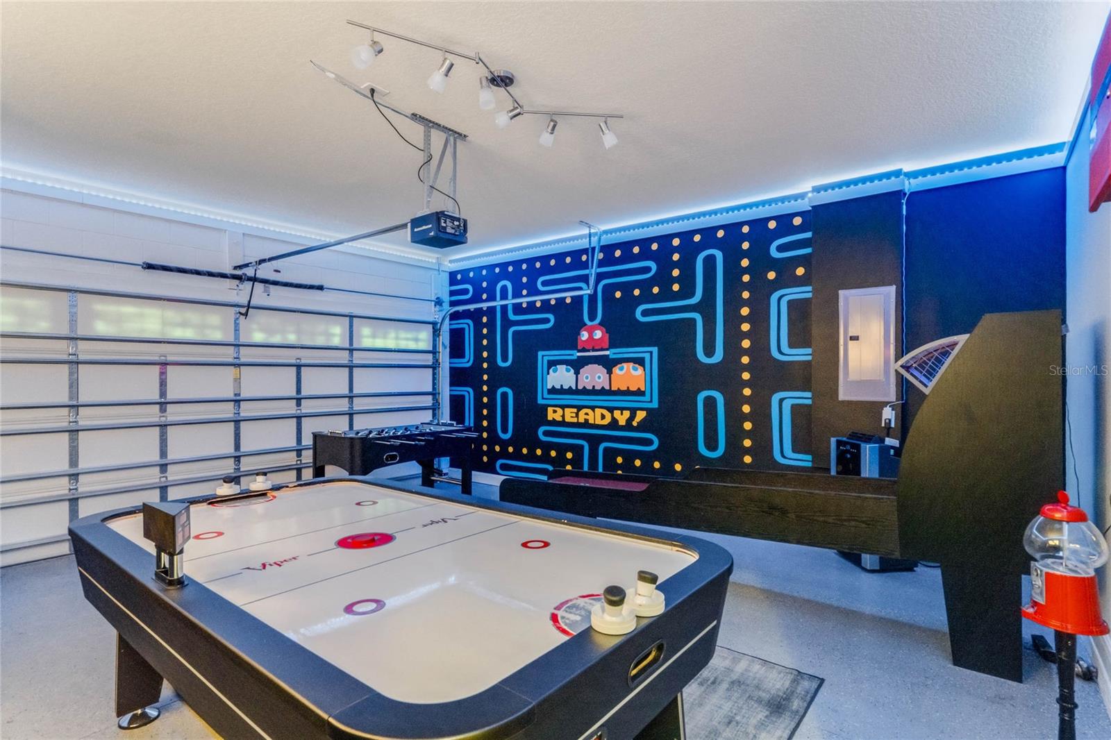 Image 12 of 80 For 7723 Graben Street