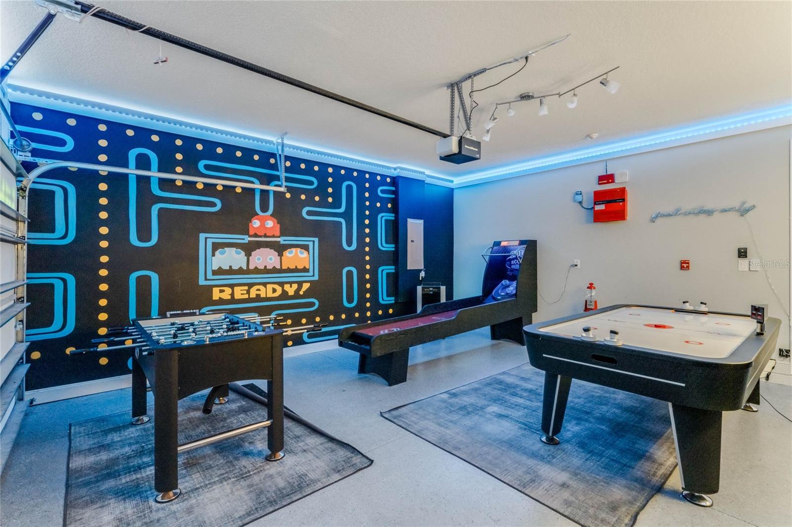 Image 13 of 80 For 7723 Graben Street