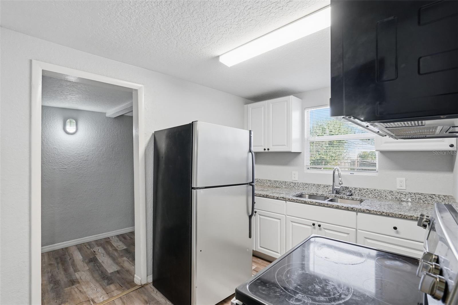 Listing photo id 9 for 2717 13th Avenue S