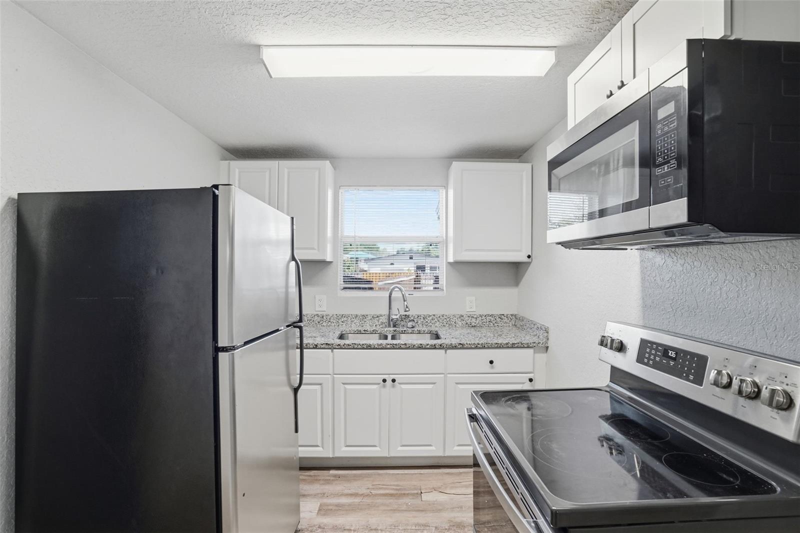 Listing photo id 10 for 2717 13th Avenue S