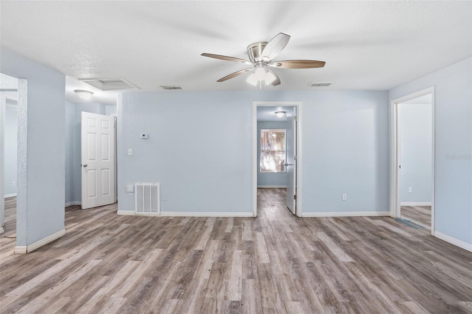 Listing photo id 13 for 2717 13th Avenue S