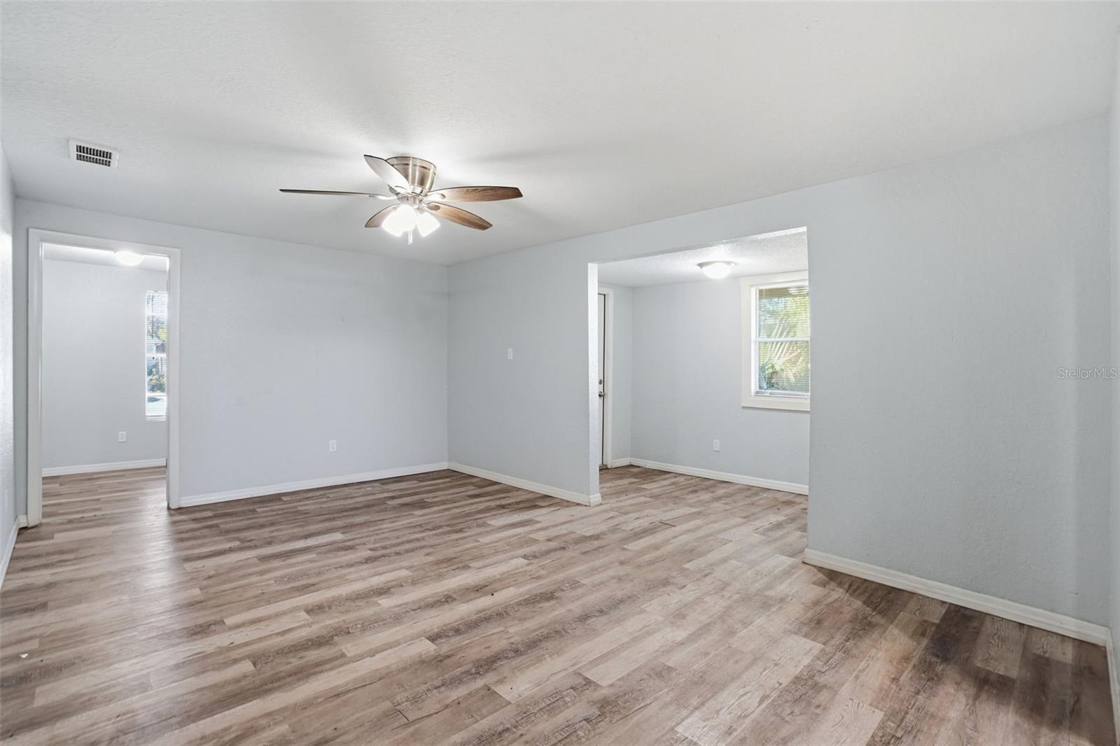 Listing photo id 14 for 2717 13th Avenue S