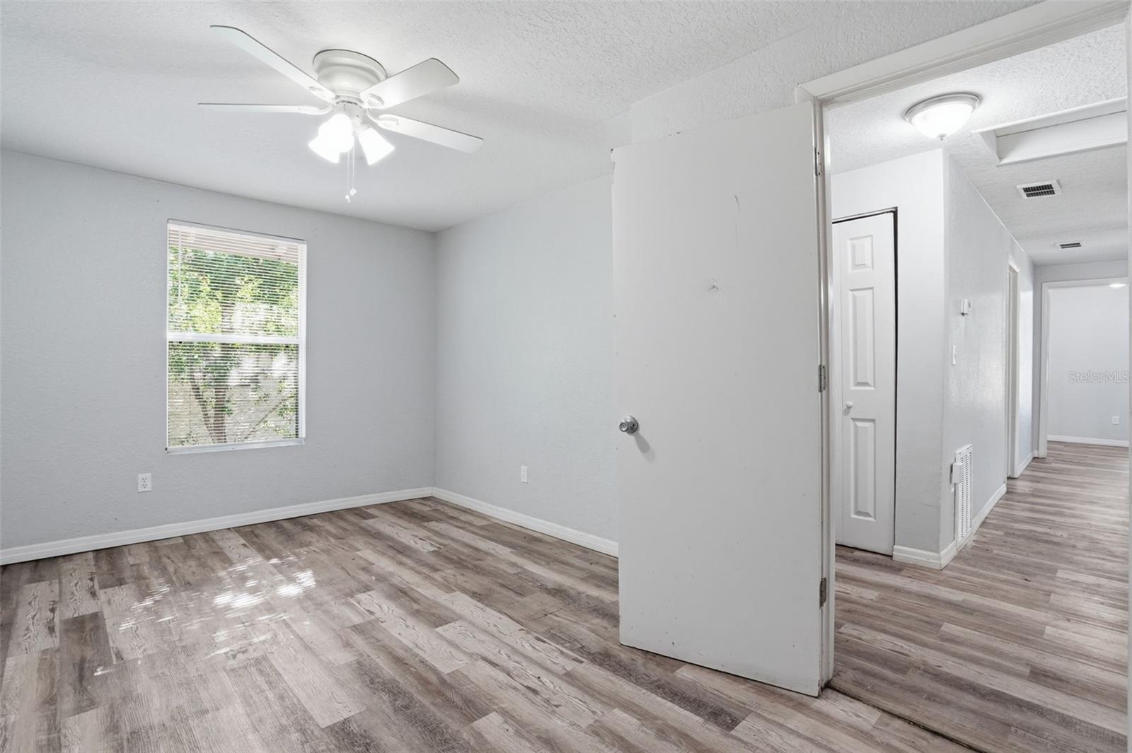 Listing photo id 15 for 2717 13th Avenue S