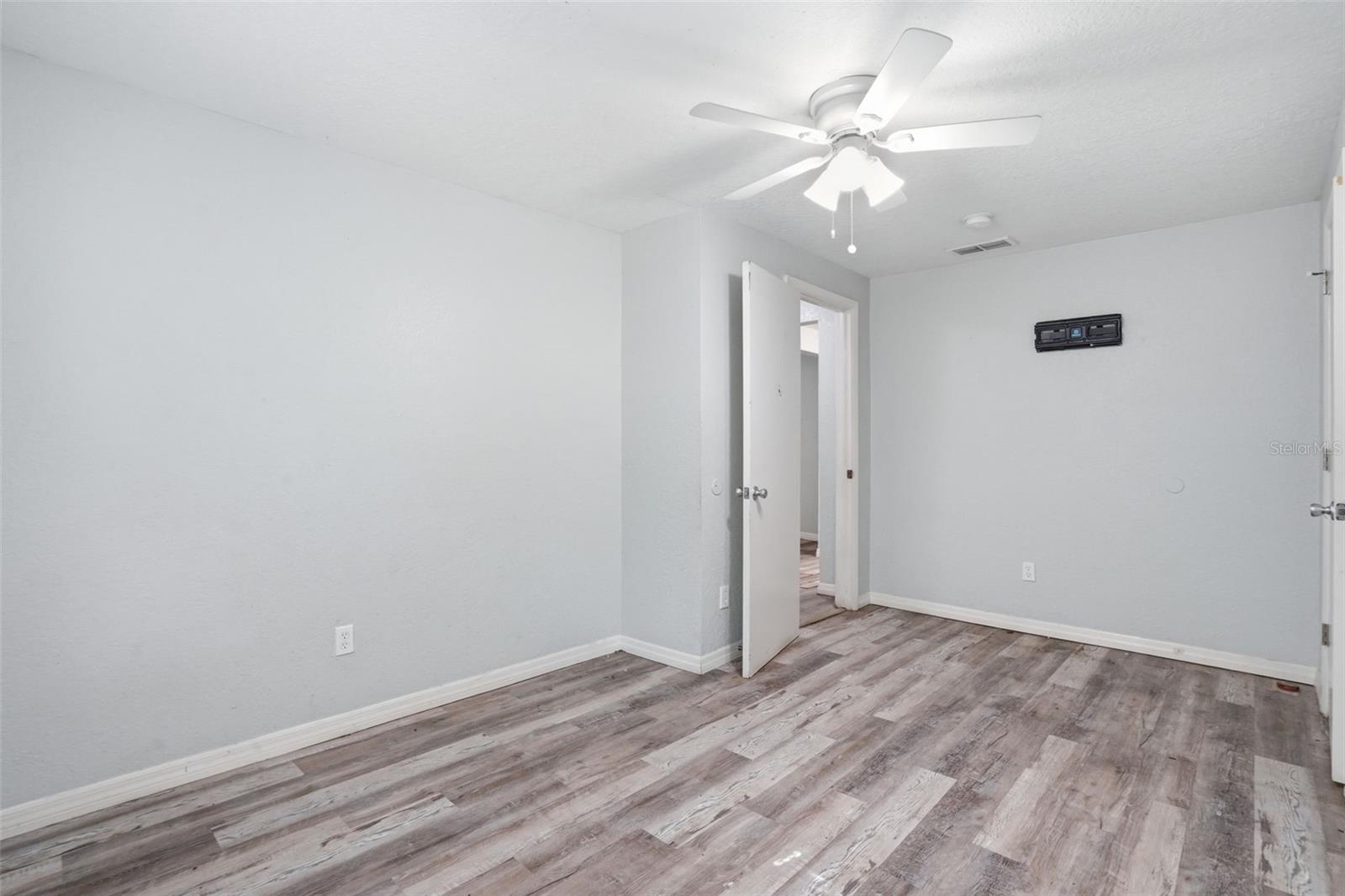 Listing photo id 16 for 2717 13th Avenue S