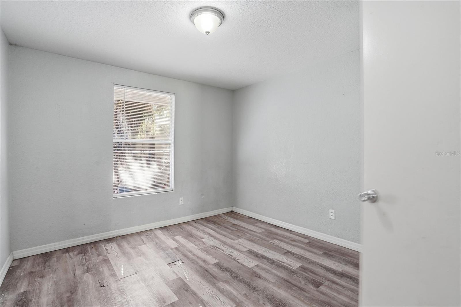 Listing photo id 17 for 2717 13th Avenue S