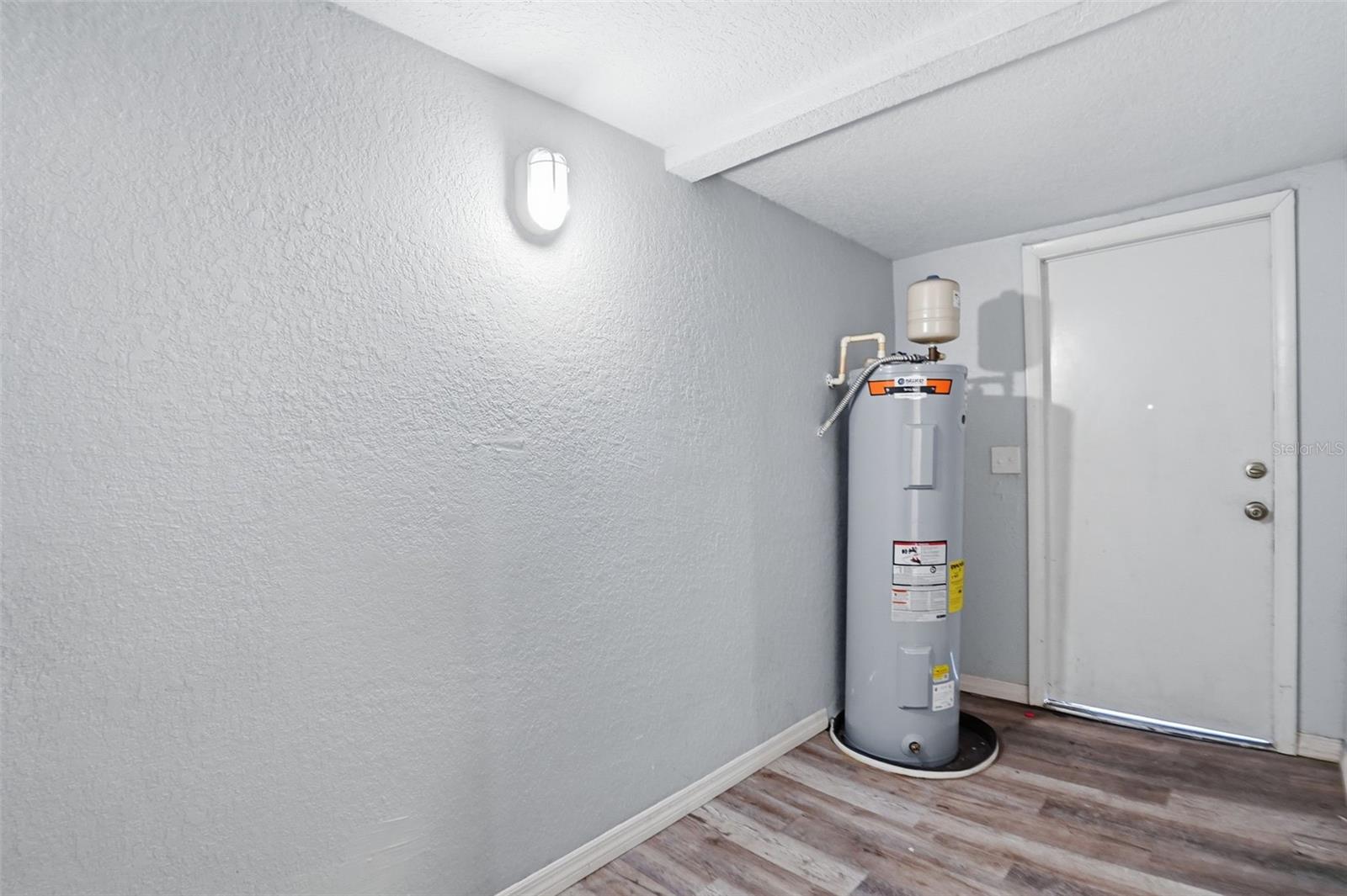 Listing photo id 21 for 2717 13th Avenue S