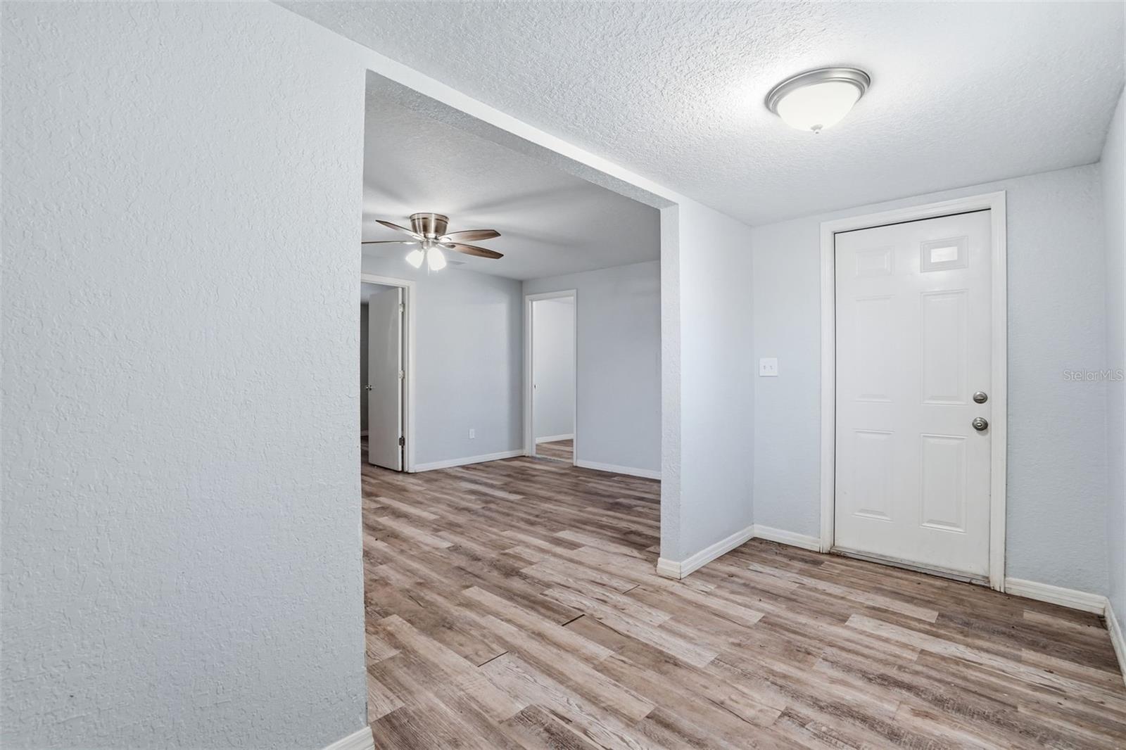 Listing photo id 6 for 2717 13th Avenue S