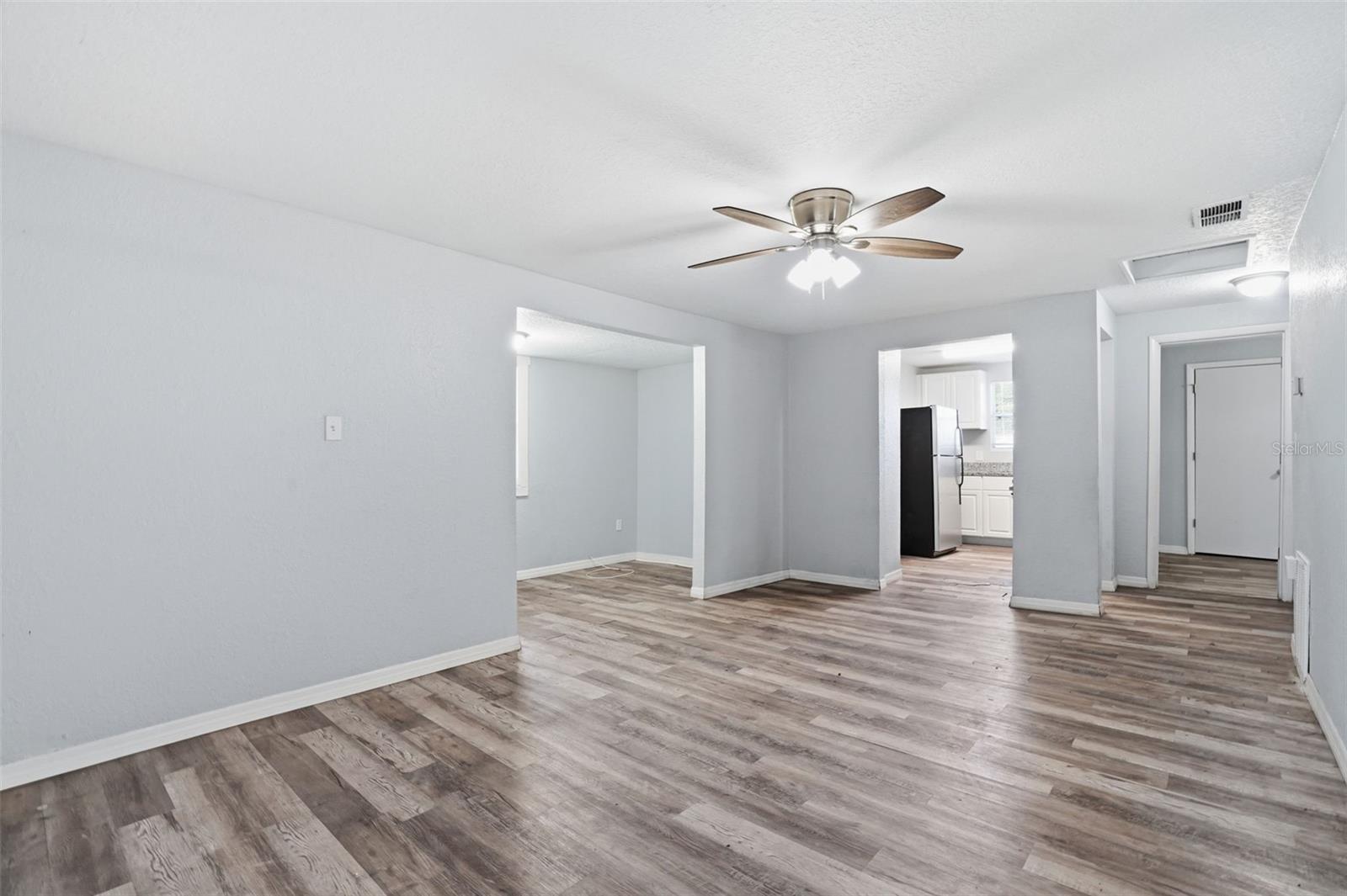 Listing photo id 7 for 2717 13th Avenue S