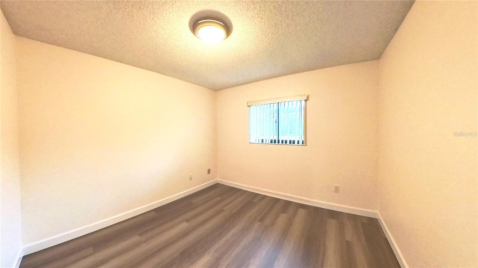 Image 17 of 35 For 4033 Yacht Court