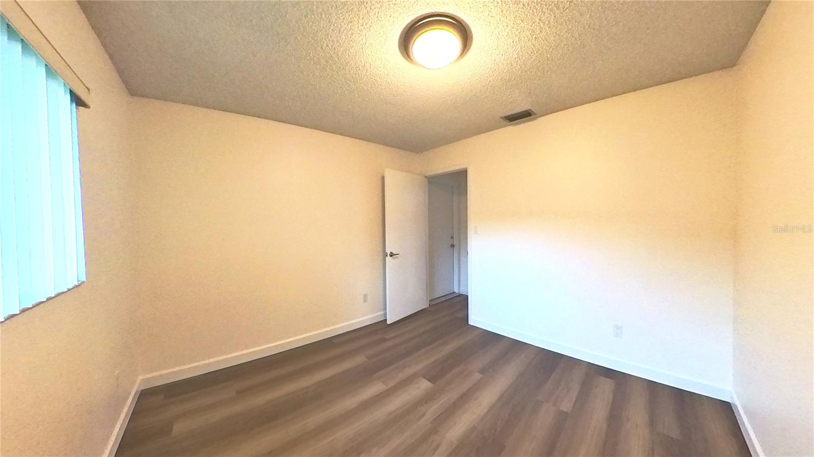 Image 18 of 35 For 4033 Yacht Court