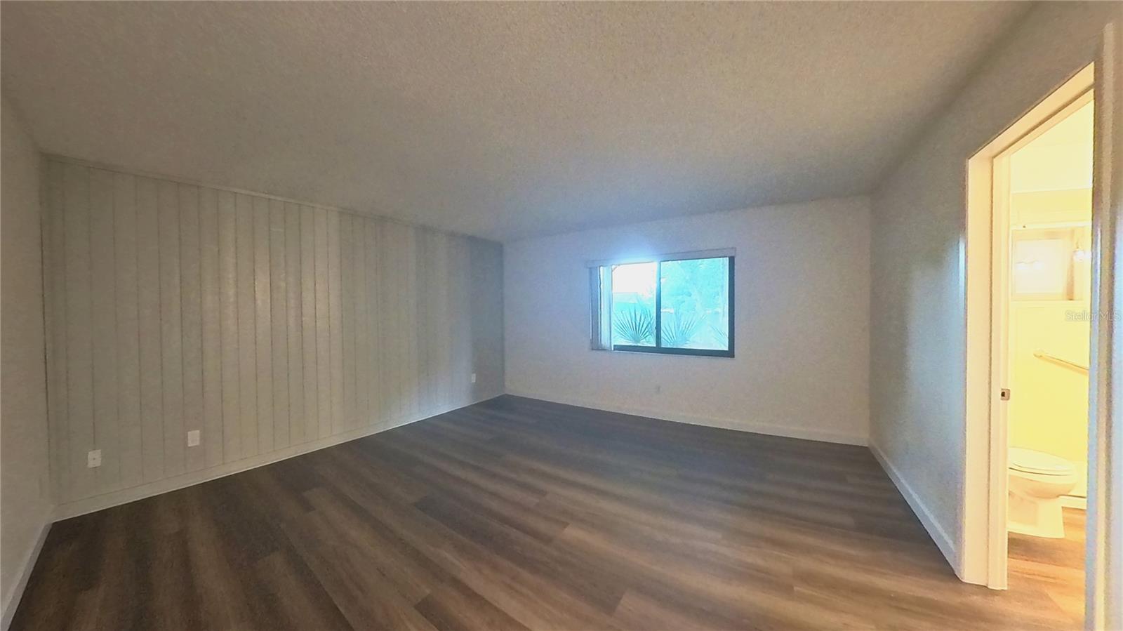 Image 20 of 35 For 4033 Yacht Court