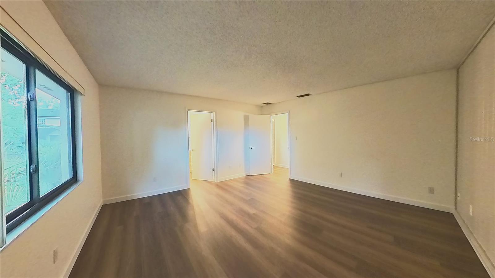 Image 21 of 35 For 4033 Yacht Court