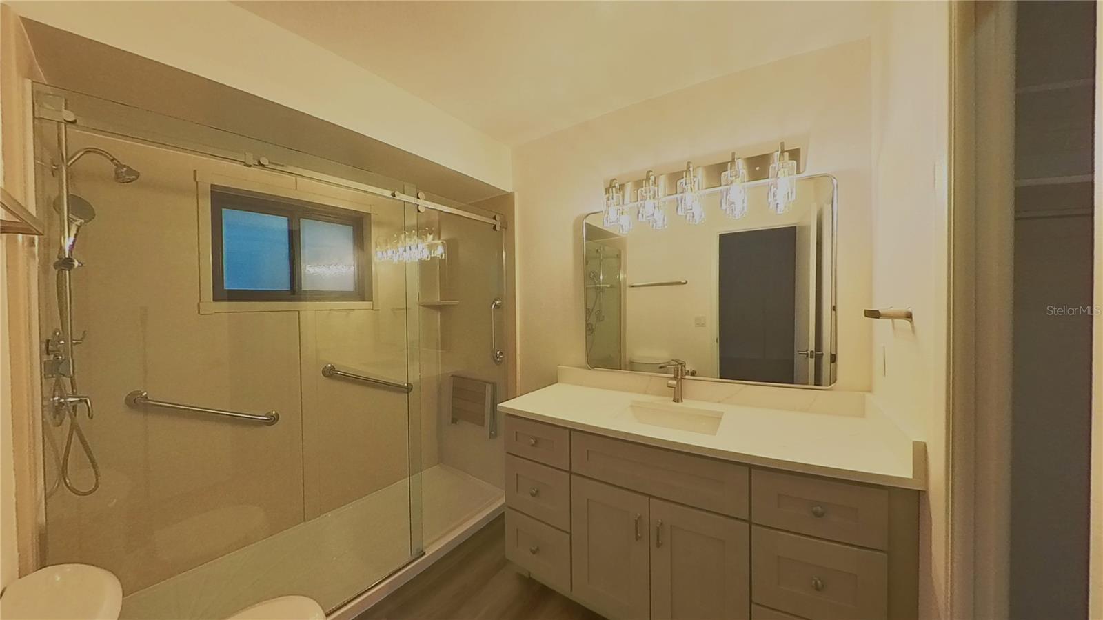 Image 22 of 35 For 4033 Yacht Court