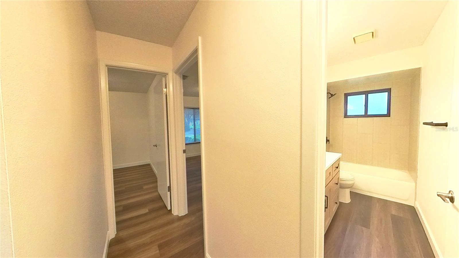 Image 24 of 35 For 4033 Yacht Court