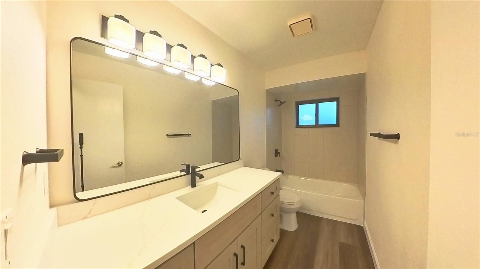 Image 25 of 35 For 4033 Yacht Court