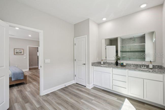 Image 12 of 27 For 8592 Oakstone Circle