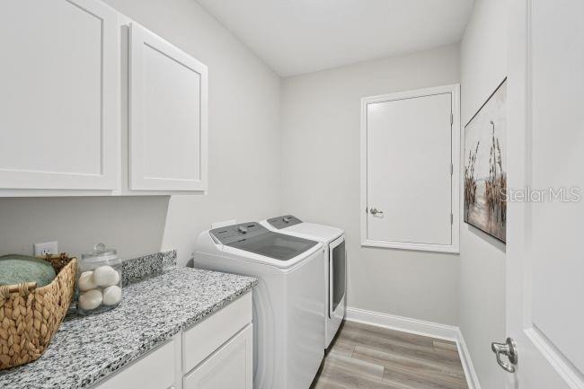 Image 17 of 27 For 8592 Oakstone Circle