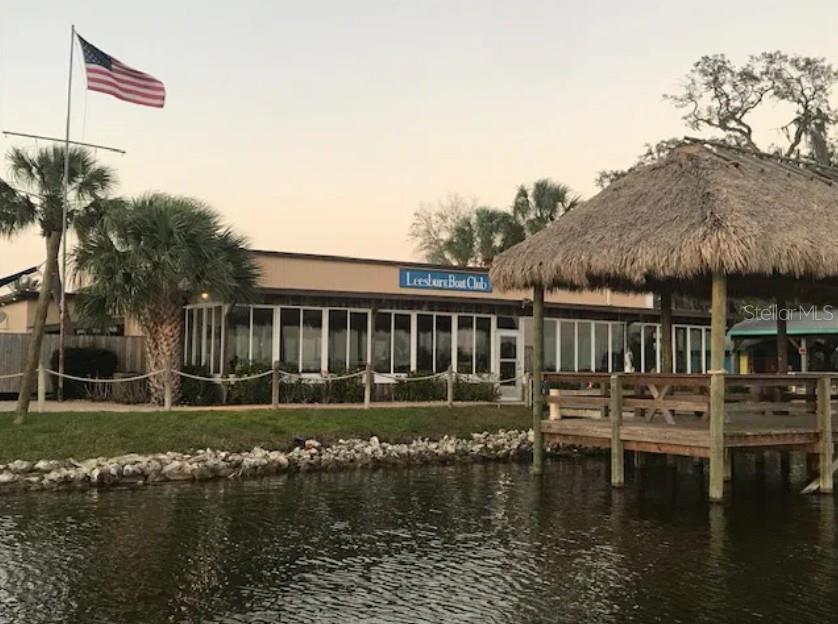 Image 21 of 27 For 8592 Oakstone Circle