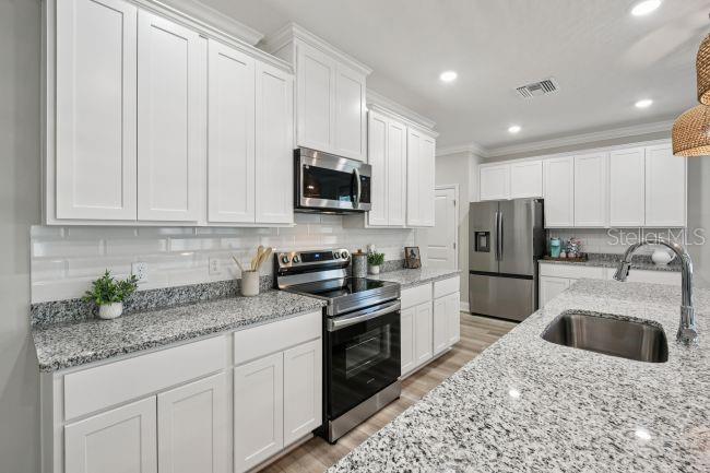 Image 7 of 27 For 8592 Oakstone Circle