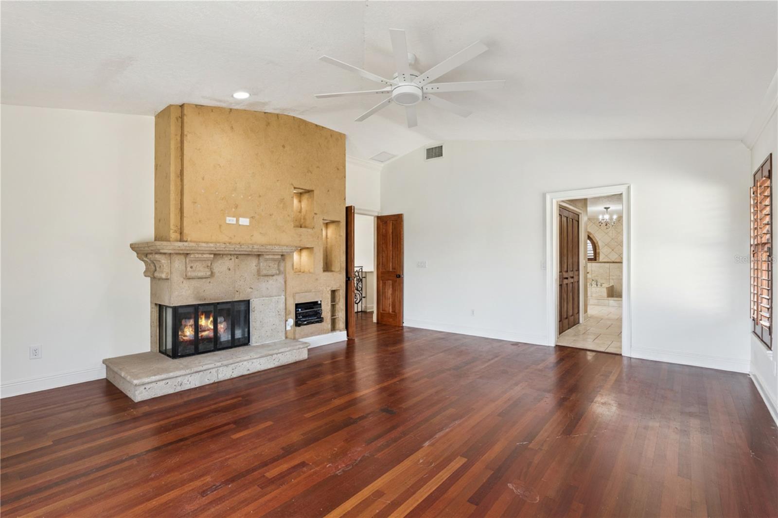 Image 37 of 71 For 629 Mariner Way