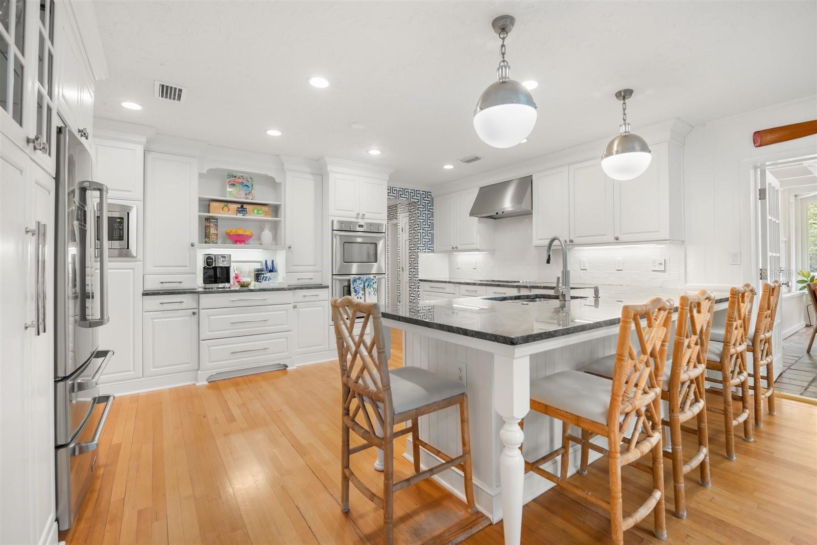 Listing photo id 8 for 800 Juanita Rael