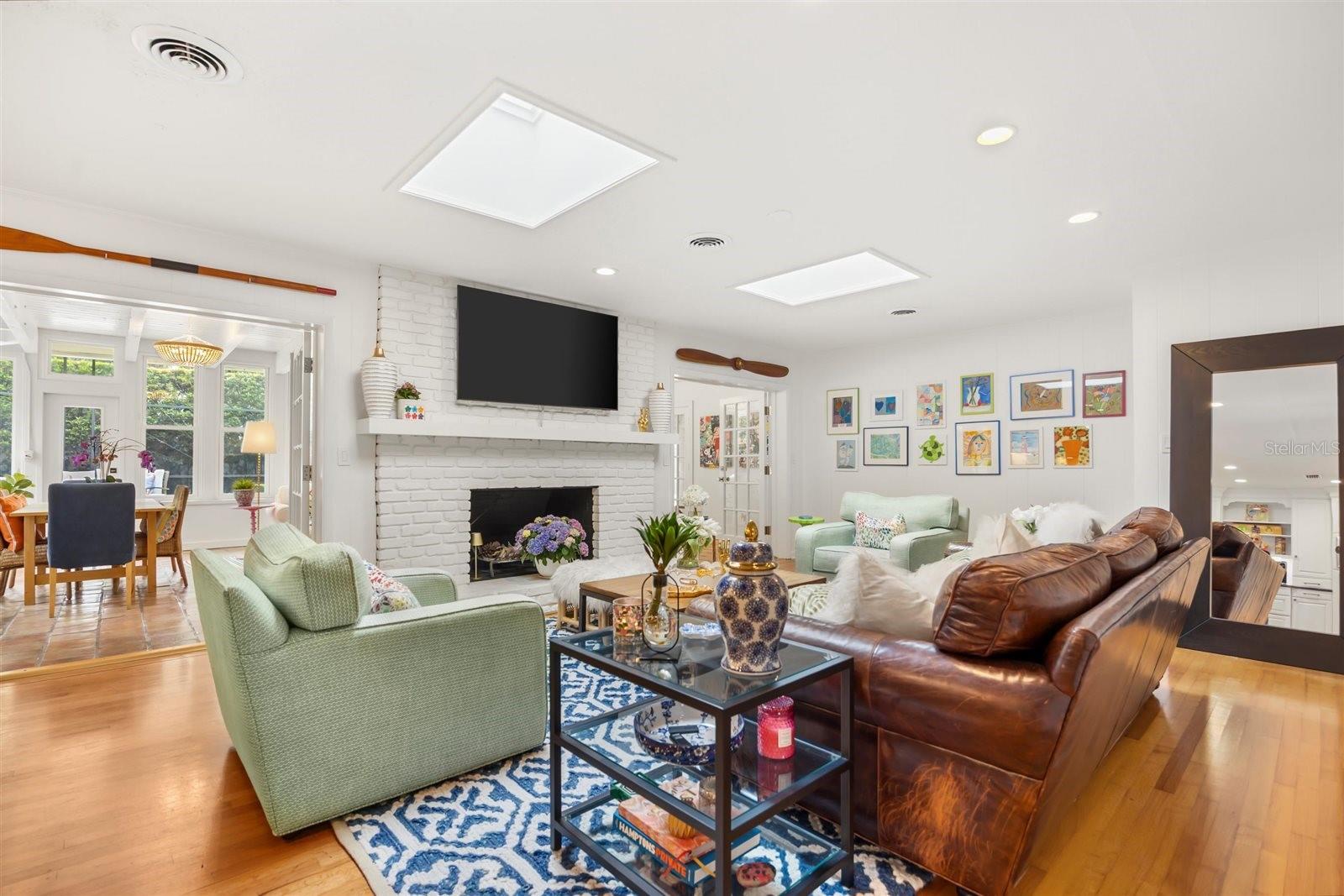 Listing photo id 11 for 800 Juanita Rael