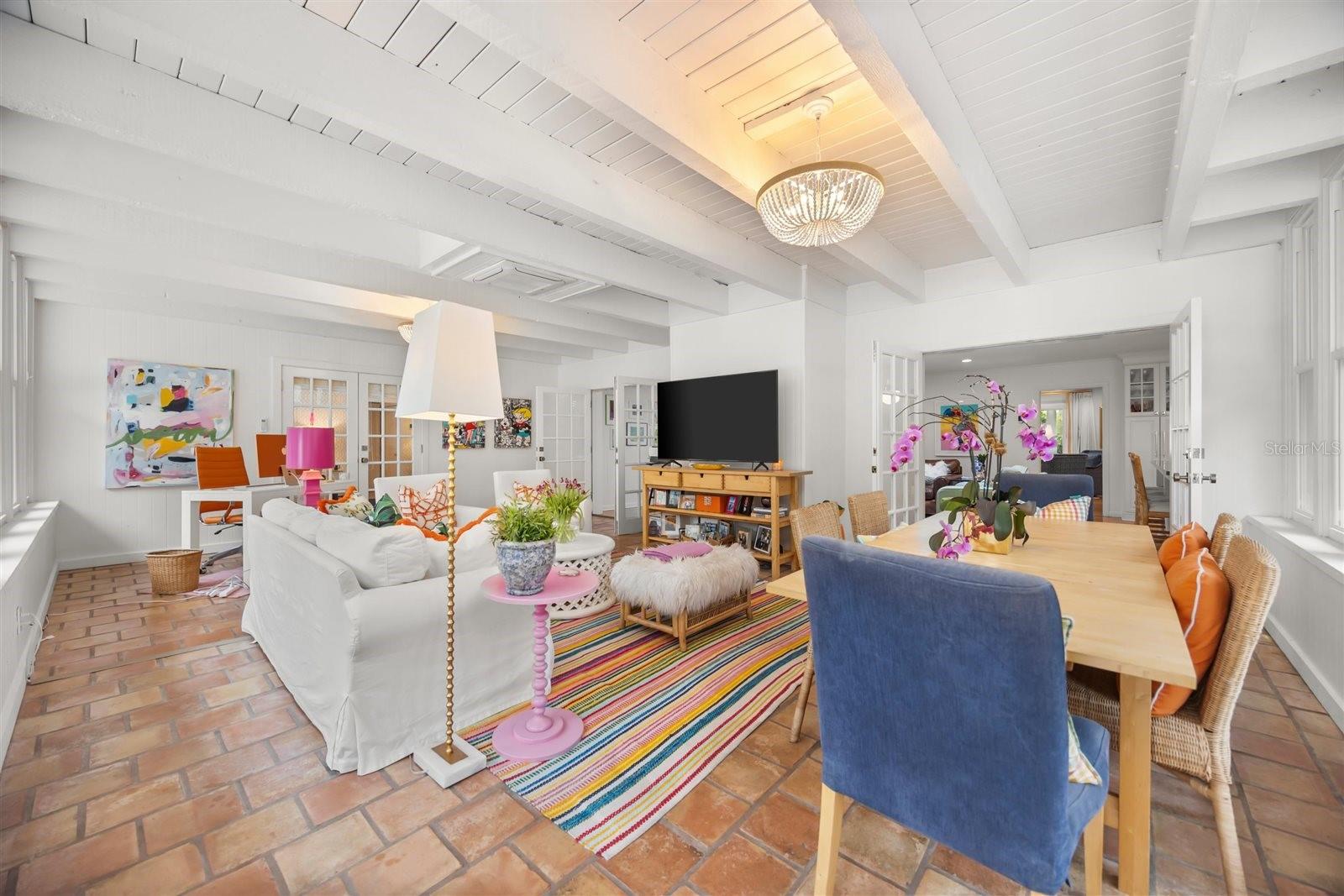 Listing photo id 13 for 800 Juanita Rael