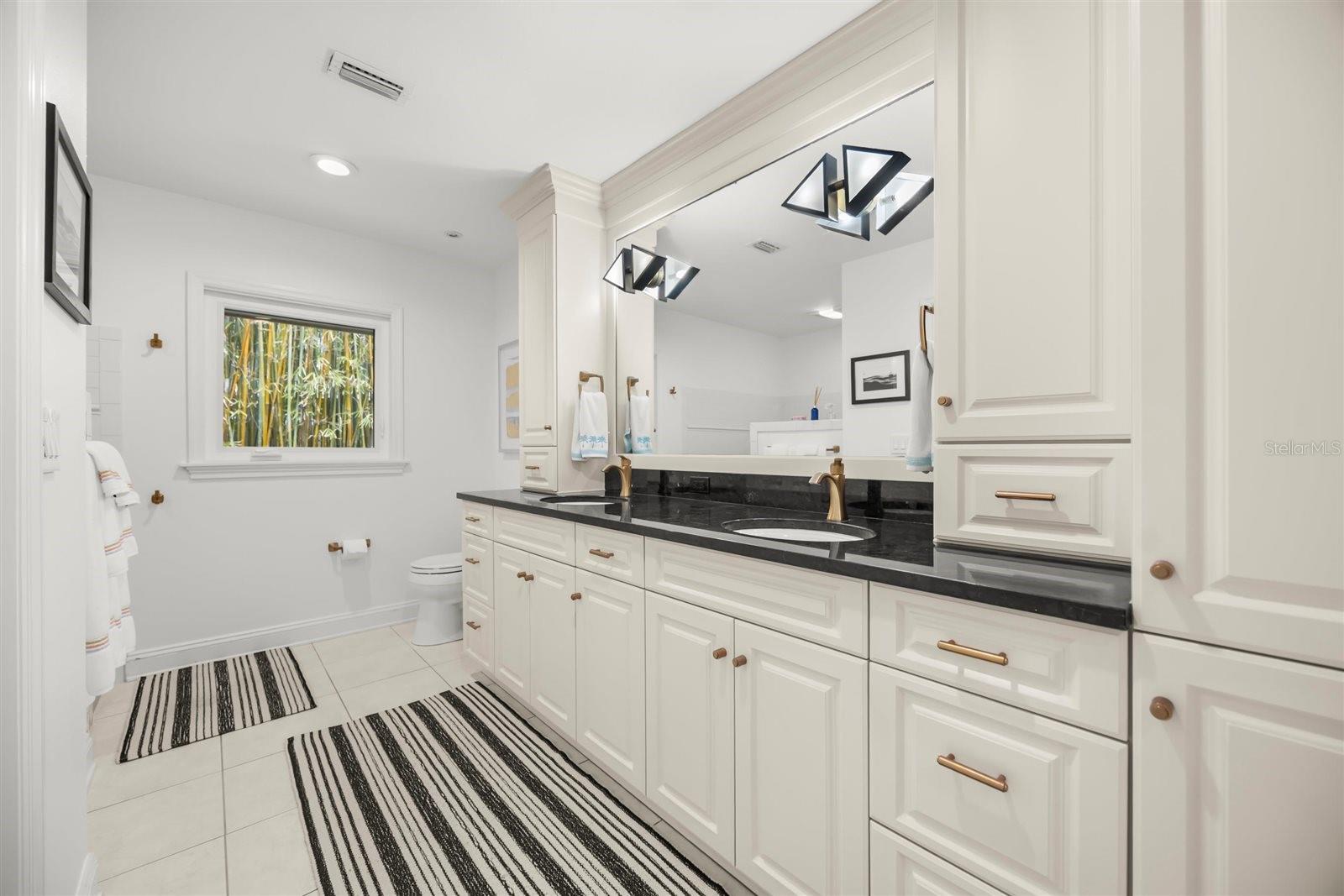 Listing photo id 17 for 800 Juanita Rael