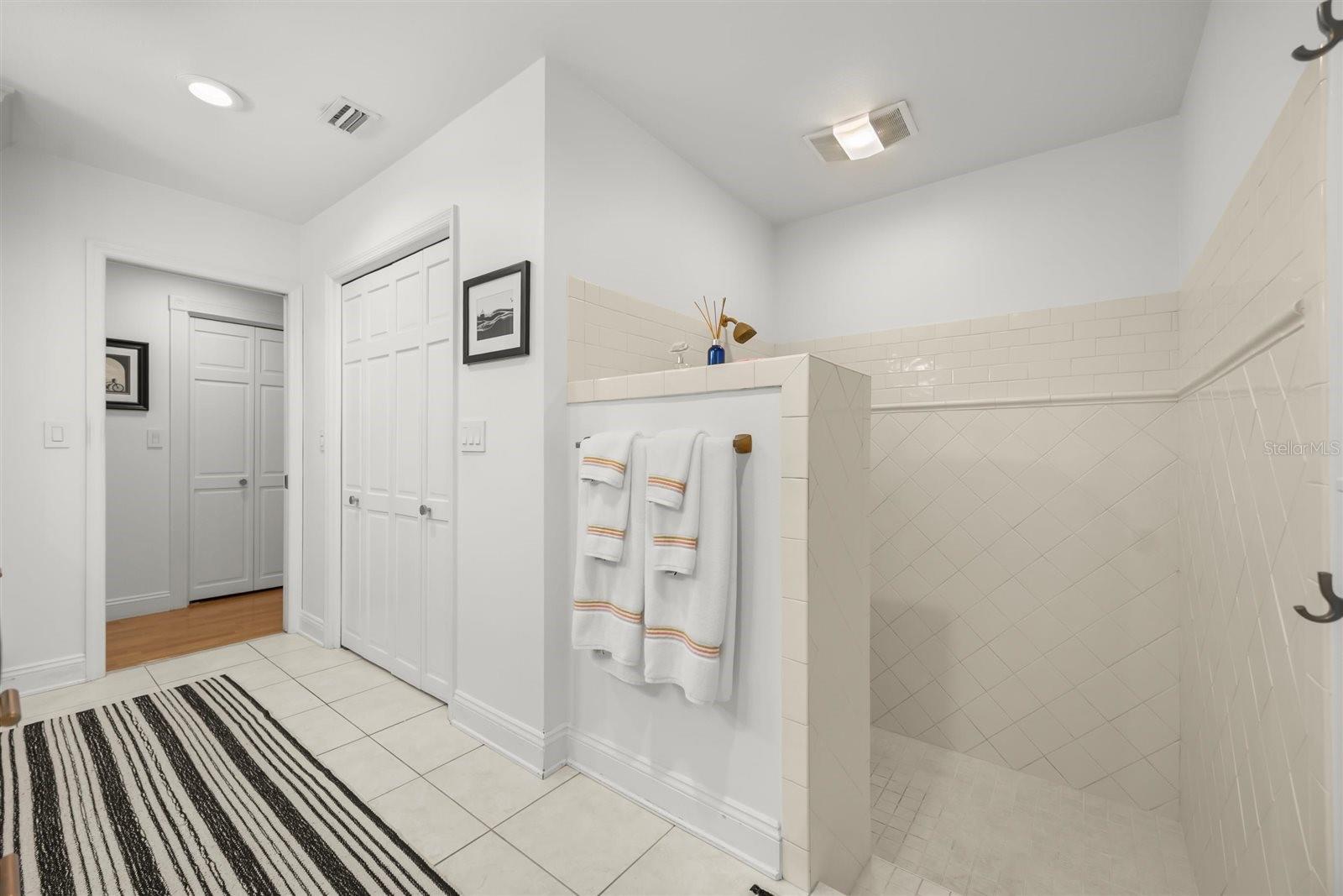 Listing photo id 18 for 800 Juanita Rael